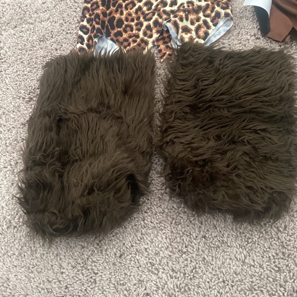 Cave girl costume size small. Size 7/8 small - Picture 5 of 7